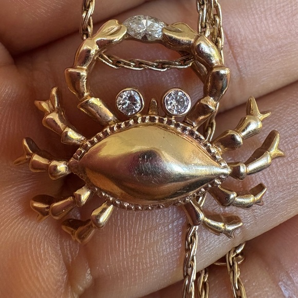 Estate Jewelry - 14k gold crab pendant necklace